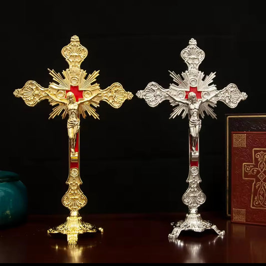 Kruisornament met gesneden patronen